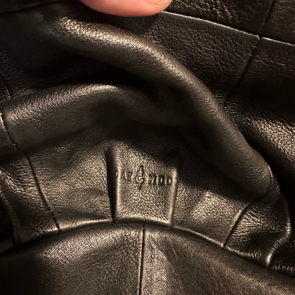 Day & Mood Leather Crossbody black - Picture 9 of 11